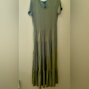 Chelsea & Theodore Textured Tiered Maxi Dress- M